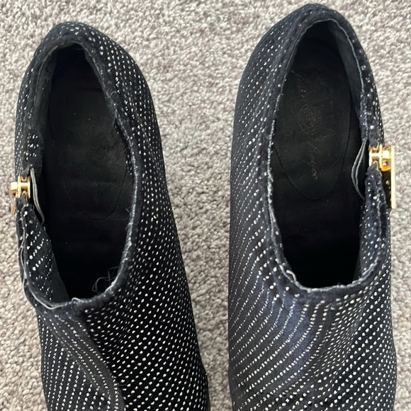 Joan Boyce Women’s size 9 black sparkly  ankle booties - Picture 5 of 8